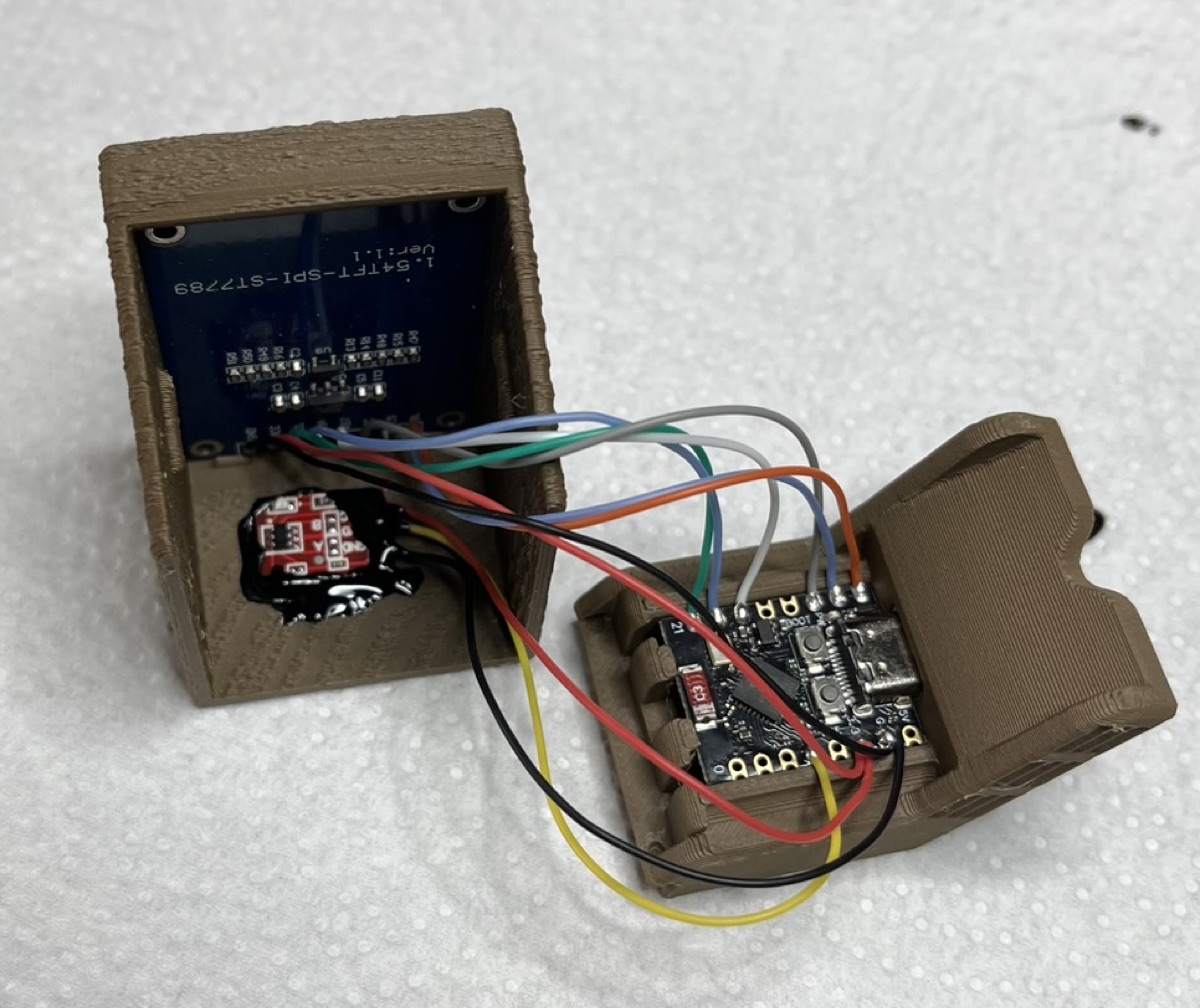 Assembled WetterCube: display, ESP32-C3 Super Mini and touch button in the case